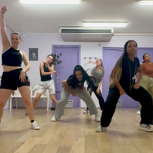 milianna et ses eleves en cours de danse hip hop a paris