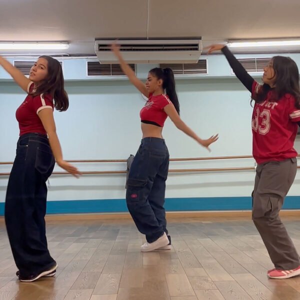 milianna danse avec ses eleves en cours de kpop a paris