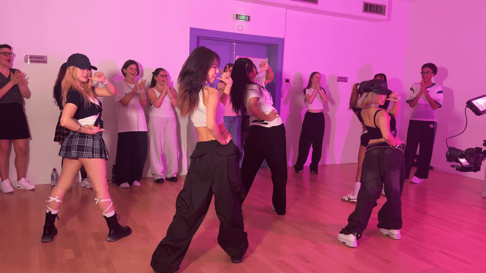 Lire la suite à propos de l’article Workshop K-Pop à Paris : Retour sur le Stage « Sublime » et la Surprise Exclusive du Groupe STARSEED&rsquo;Z !